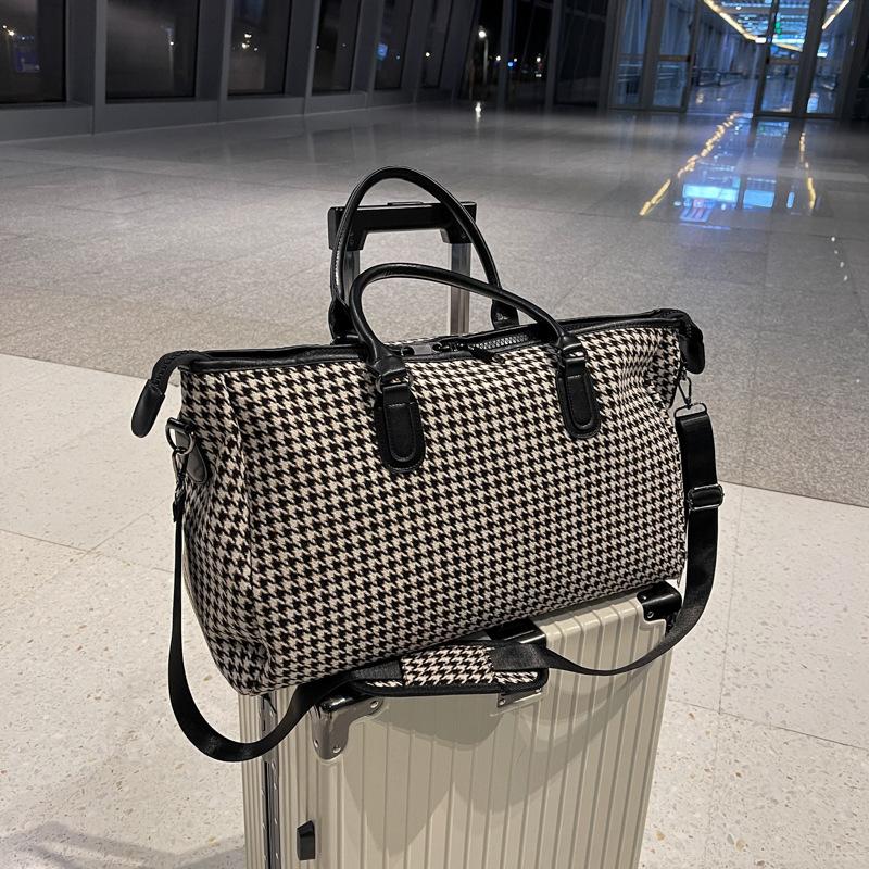

New travel bag fitness yoga bag portable breathable duffel bag storage housing bag boarding travel чорний