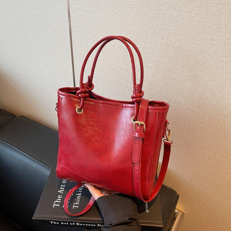 Premium Retro Handbag Women's 2025 Popular Messenger Bucket Bag Textured Commuter Shoulder Bag