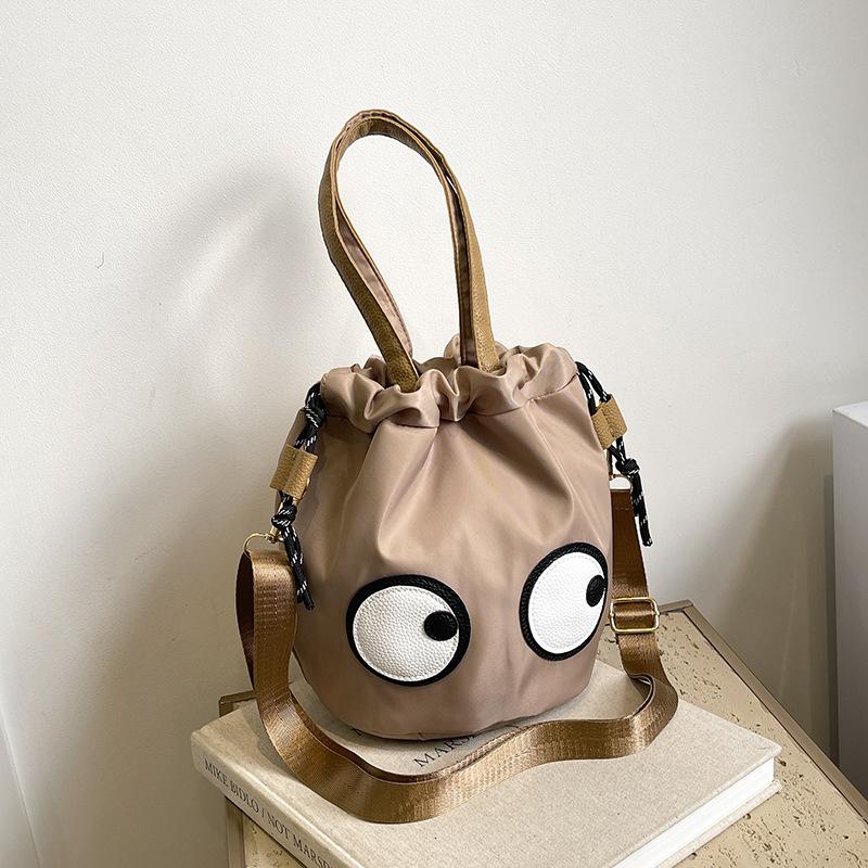 

Новая персонализированная сумка с большими глазами, женская милая мультяшная креативная сумка на плечо, сумка-ведро со шнурком one size fits all хаки