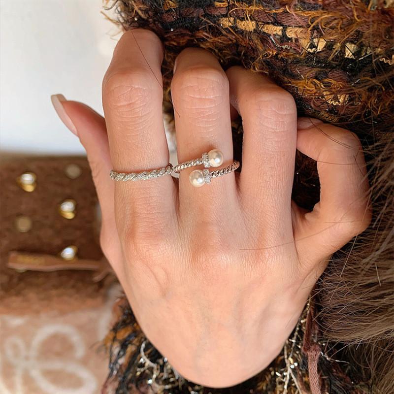 Design Open Elegant Pearl Ring For Women Distinctive Copper Fashion Statement Jewelry