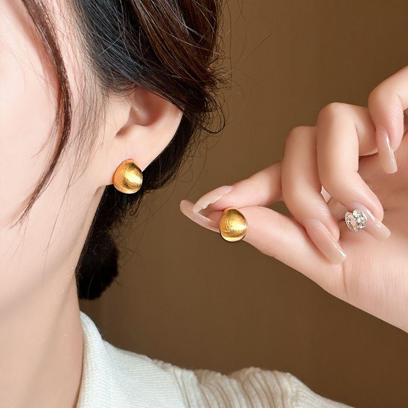 Gold Brushed Small Sugar Cube Stud Earrings for Women 2025 New Arrival Best Selling Accessible Luxury Fancy Dignified Generous Style Unique Earrings