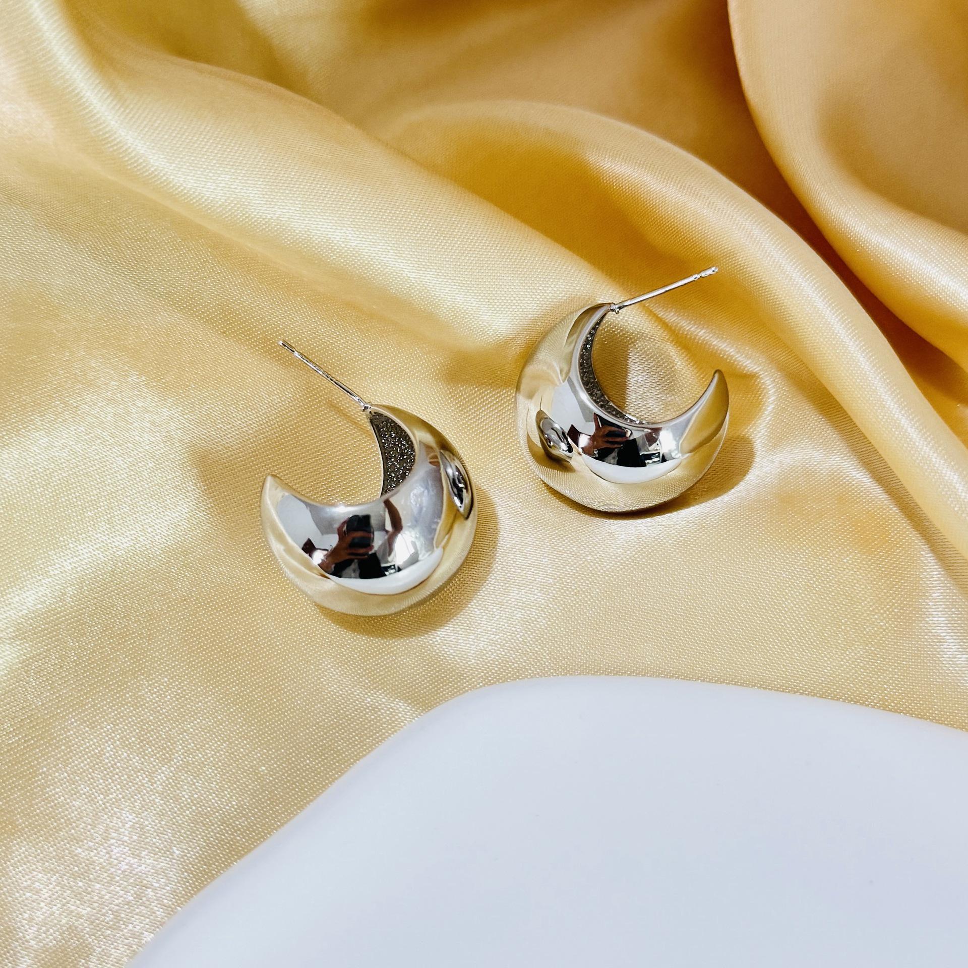 

Геометрические серьги-кольца в форме полумесяца с покрытием из 18-каратного золота - Европейский и американский стиль