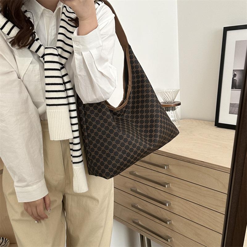 High End Fashion Women's Bag New Large Capacity Printed Temperament Tote Bag Slack and Commuter Armpit Shoulder Bag