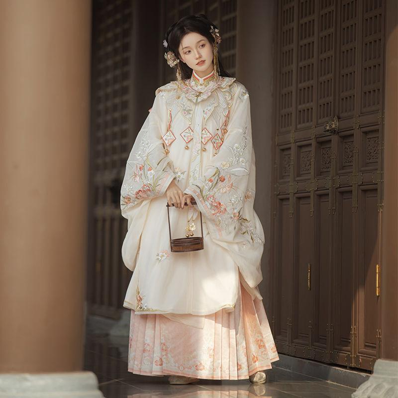 Flower ball crisp new product Ming-made horse dress heavy industry embroidery cloud shoulder stand-up collar autumn and winter cover