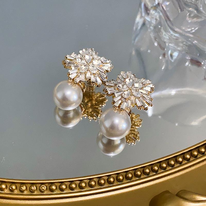 Silver Needle Diamond Flower Pearl Earrings French Fashion New Earrings Temperament Niche Premium Earrings Women