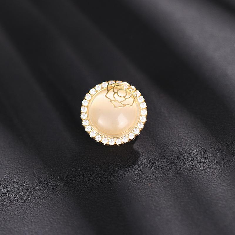 High -End Hollow Rose Flower Brooch Opal Crystal Magnet Brooches No Hole Pin Scarf Sweater Corsage Fixed Clothes Accessories