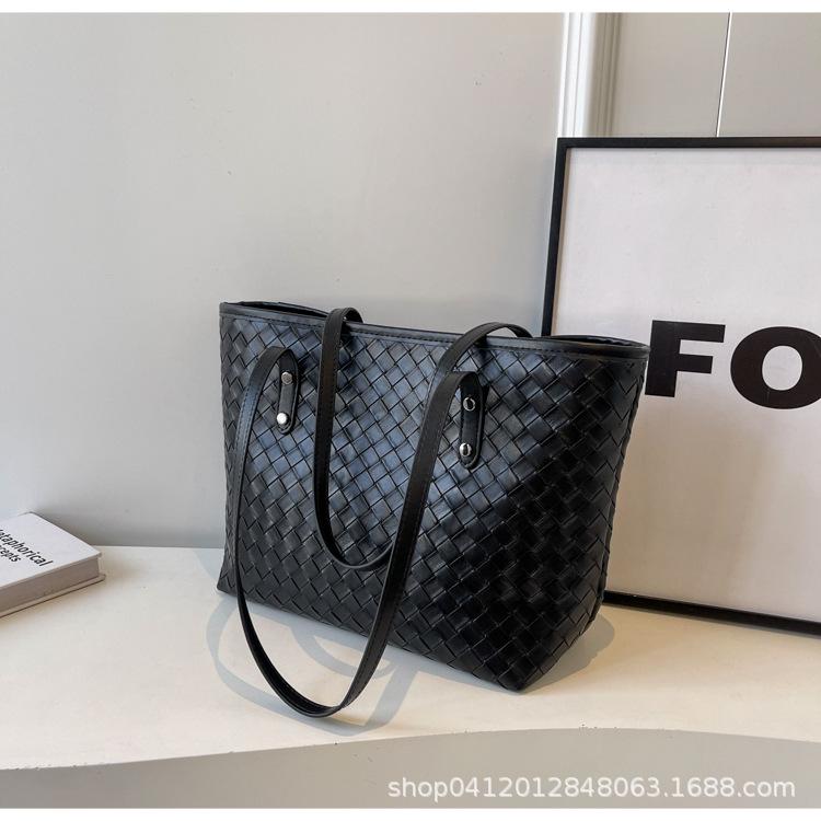 Large-capacity Woven Tote Bag Women's 2025 New Fashion Explosion Shoulder Bag Simple Texture Work Commuter Bag