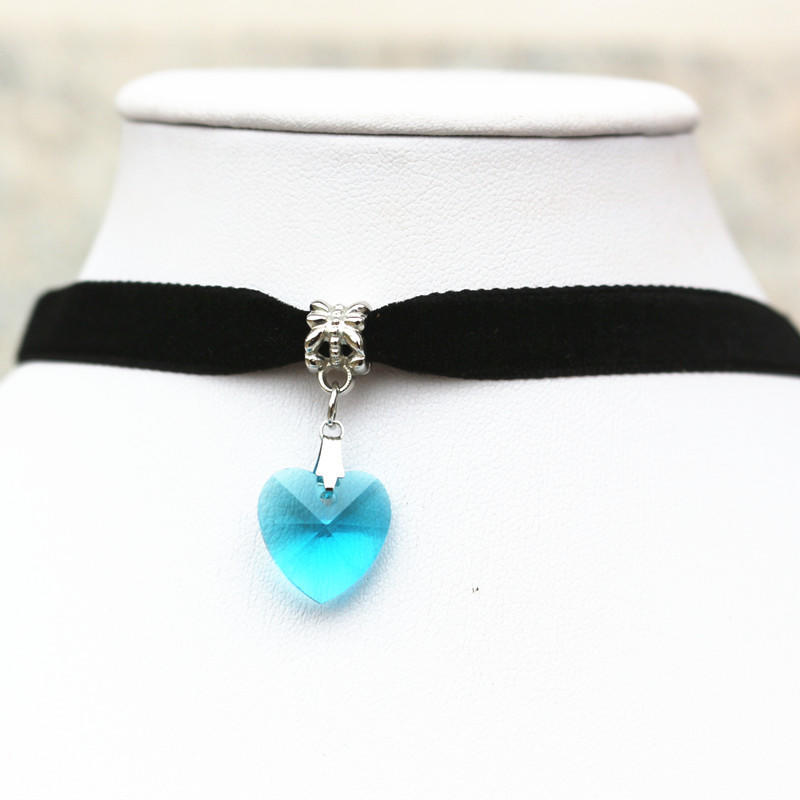 

New Gothic Crystal Choker Necklace for Women Handmade Velvet Heart Pendants Necklaces Pendant Retro Neck Zircon Wholesale
