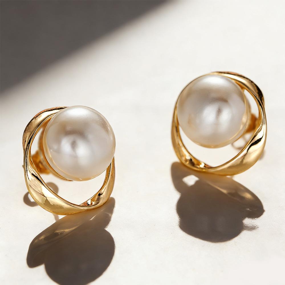 Twisted frame Baroque pearl earrings, irregular vortex metal, women's large imitation pearl earrings, elegant retro jewelry gifts