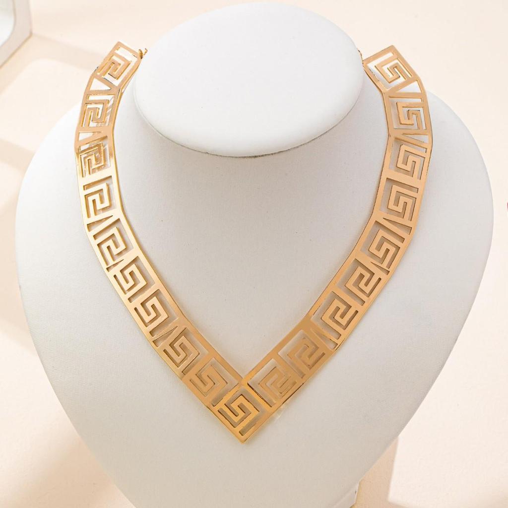 Geometric Hollowed-Out Minimalist Retro Women's Necklace