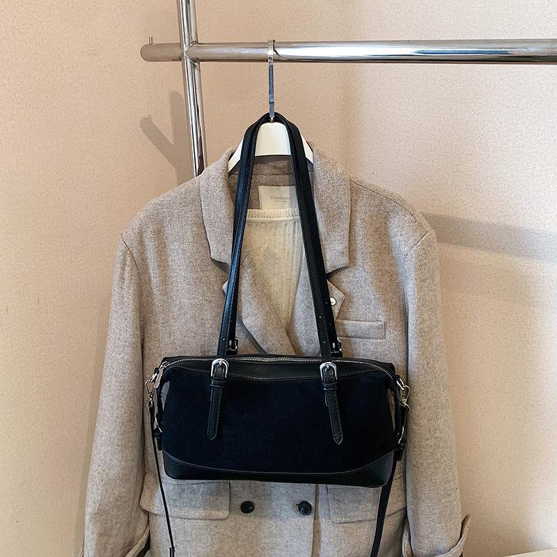 Frosted retro small bag women's autumn and winter 2025 new niche design messenger bag popular ins portable pillow bag