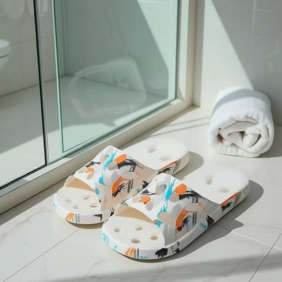 Men's and Women's Non-Slip Draining EVA Bathroom Slippers