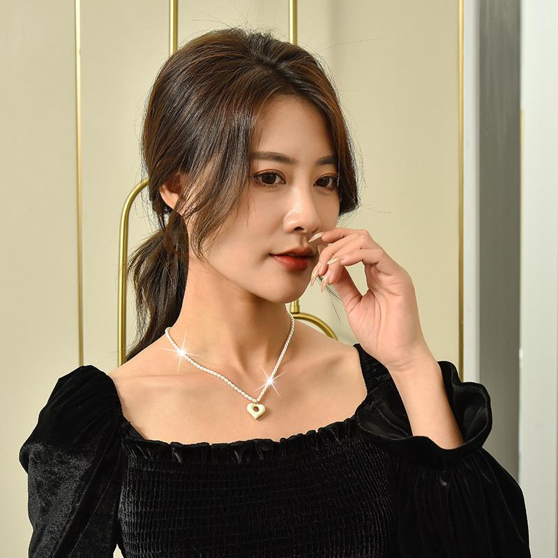 Elegant Korean Style Cream Heart Pearl Necklace For Women With Sweet Romantic Design
