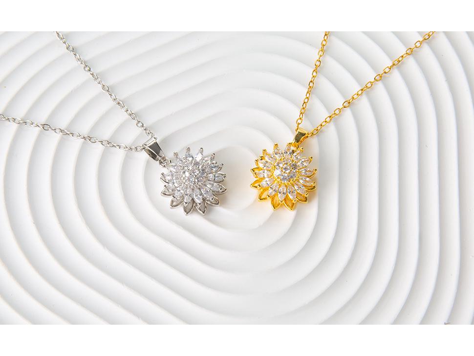 Rotatable Sunflower Pendant Necklace: High-End Light Luxury Clavicle Chain