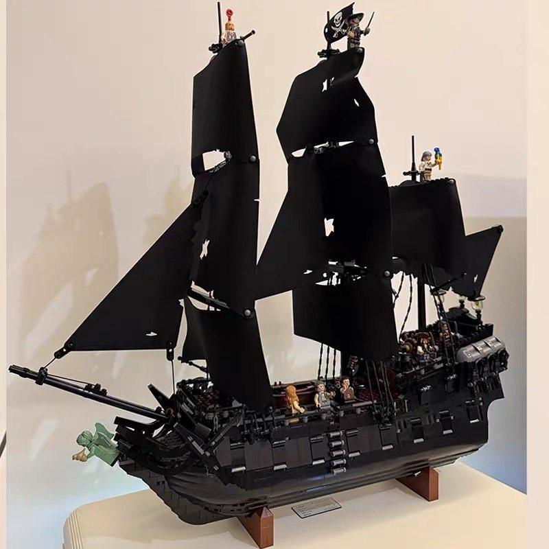 Pirates of the Caribbean Captain Jack’s Ship, Large Black Pearl Model, Small-Brick Building Block Toy