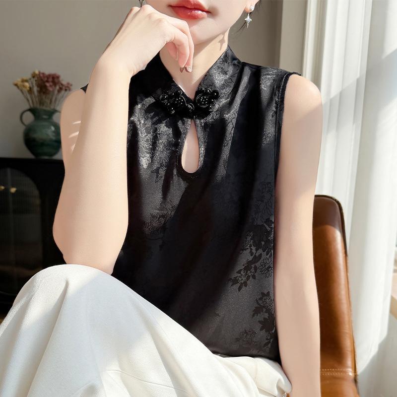 Spring and Summer New Design Traditional Chinese Style V-Neck Sleeveless Blouse with Embroidery and Female Snap Buttoned Flowy Top