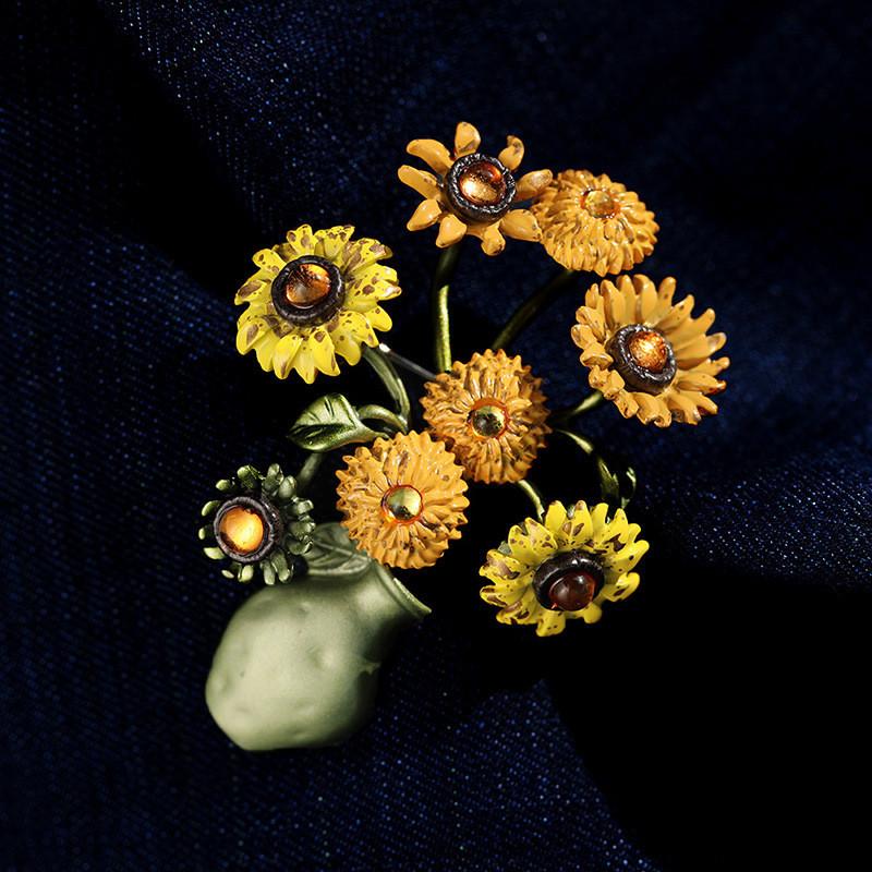 Vintage Floral Brooch Pin With Alloy Material For Wedding Gift And Souvenir