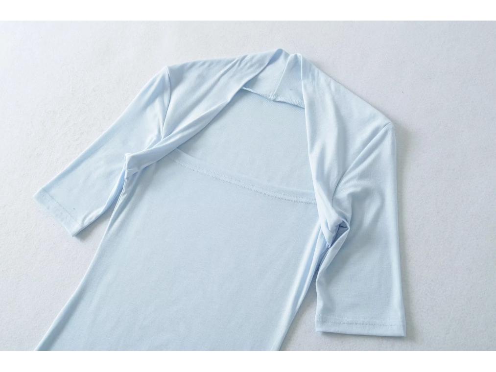 Light Gray Square Neck Slim Fit T-Shirt for Women - Short Sleeve, Waist Cinched, Ideal for Spring/Autumn