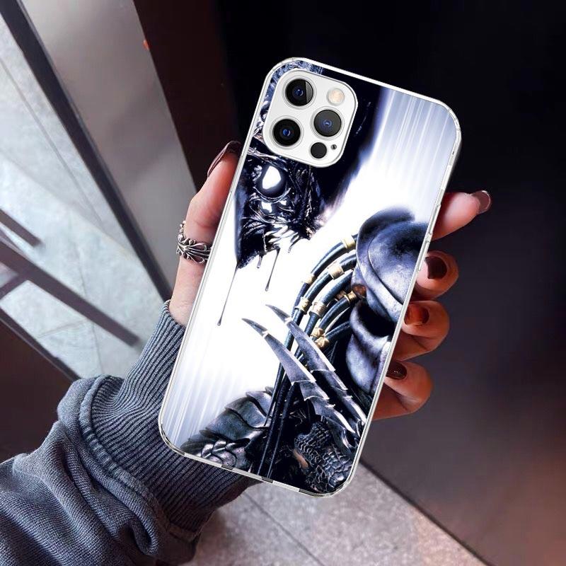 Alien Vs Predator Painted Phone Case For iPhone 17 Air 16 15 Pro Max 14 Plus 13 Mini 12 11 Cover 7 8 SE Silicone Shell Print Fun