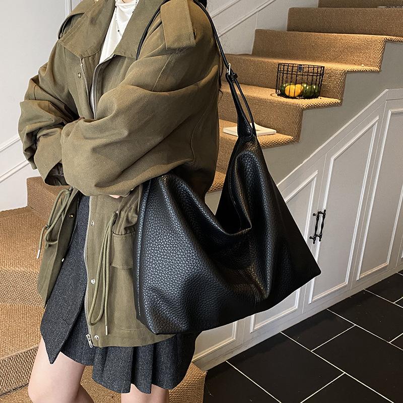 Large-capacity Retro Bag Women's Autumn and Winter Versatile 2025 New Simple Shoulder Messenger Bag Casual Commuter Tote Bag