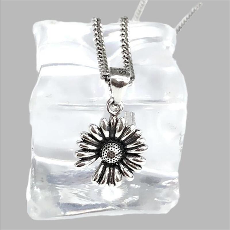 New Fashion Personality Creative Sunflower 925 Sterling Silver Jewelry Female Retro Old Flower Pendant Necklaces TYB356
