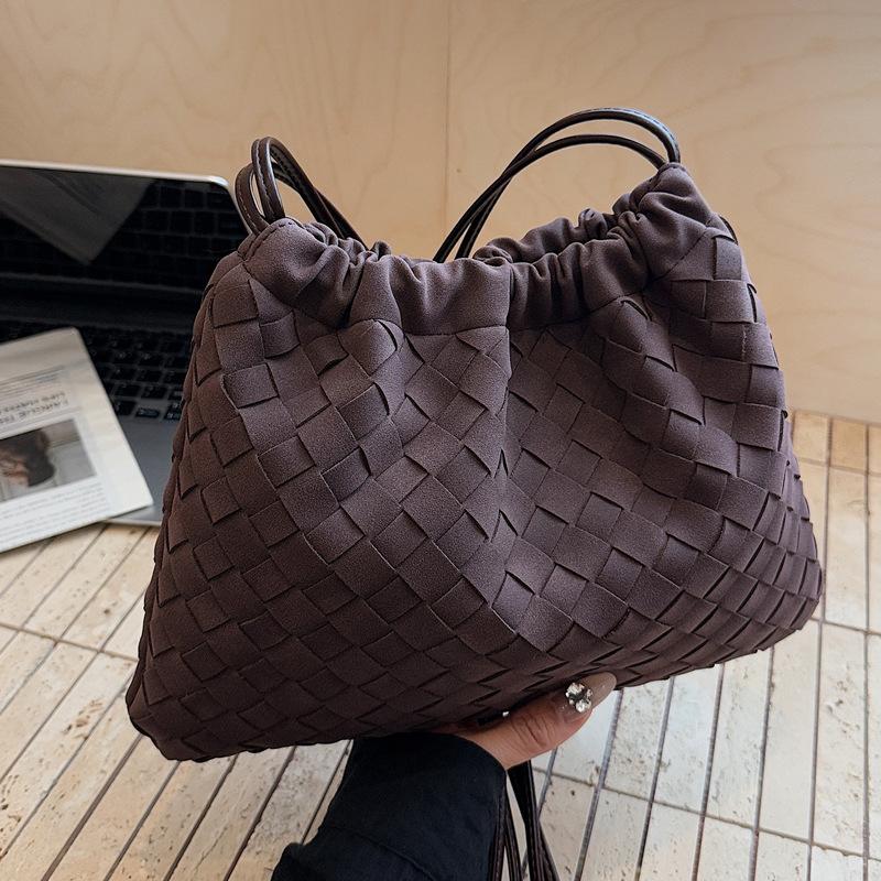 2025 New Retro Woven Garbage Bag Cloud Bag Women's Fashion Commuter Simple and Versatile Soft Side Shoulder Crossbody Bag
