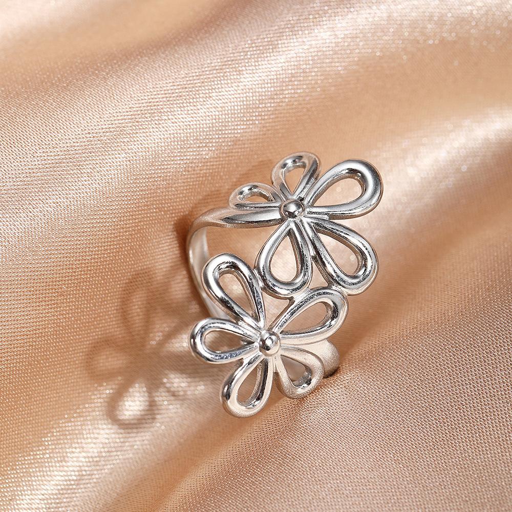 Stainless Steel Daisy Flower Rings for Women Men Vintage Irregular Flower Geometric Hollow Open Rings Trendy Charm Jewelry Gift