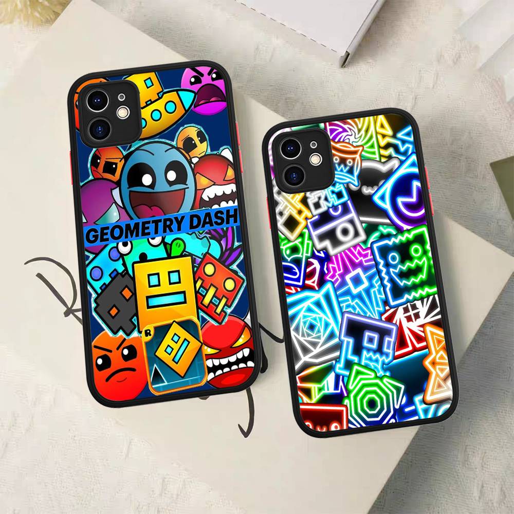 Cover per Telefono Opaca Traslucida Geometry Dash Per iPhone 15 16 Pro Max 11 12 13 14 XS XR X Plus 16E