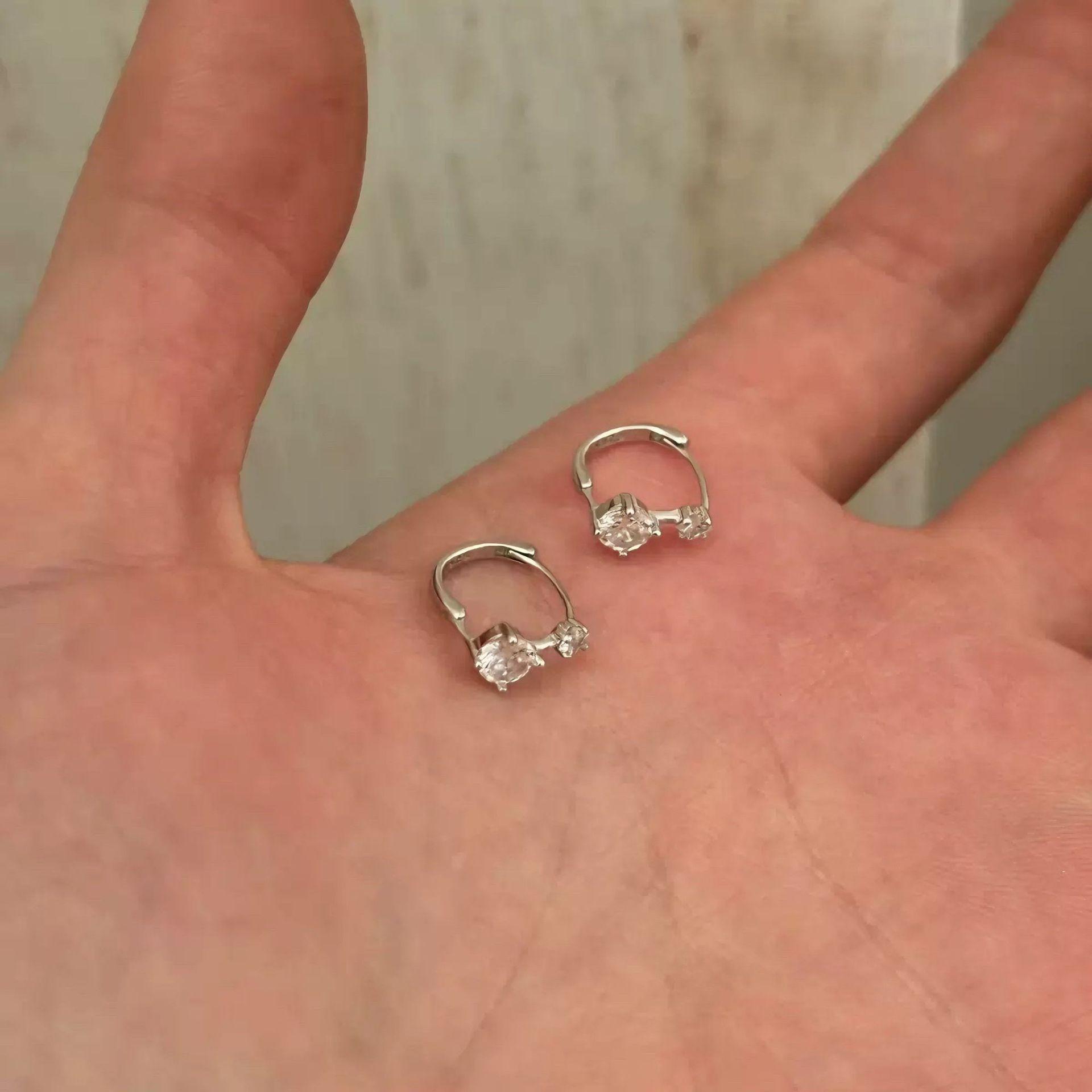 

Silver minimalist double zircon ear buckle ear captive earhole temperament light luxury versatile earrings sleep free earrings