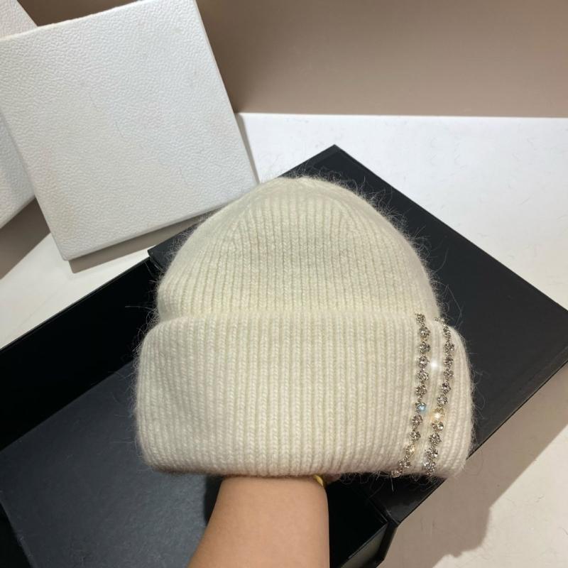 Luxurious Knitted Hat with Sparkling Rhinestones Fashionable Handmade Hat for Fashion Enthusiasts