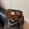 Premium bag women's autumn and winter new retro leopard print messenger bag versatile chain clip small square bag