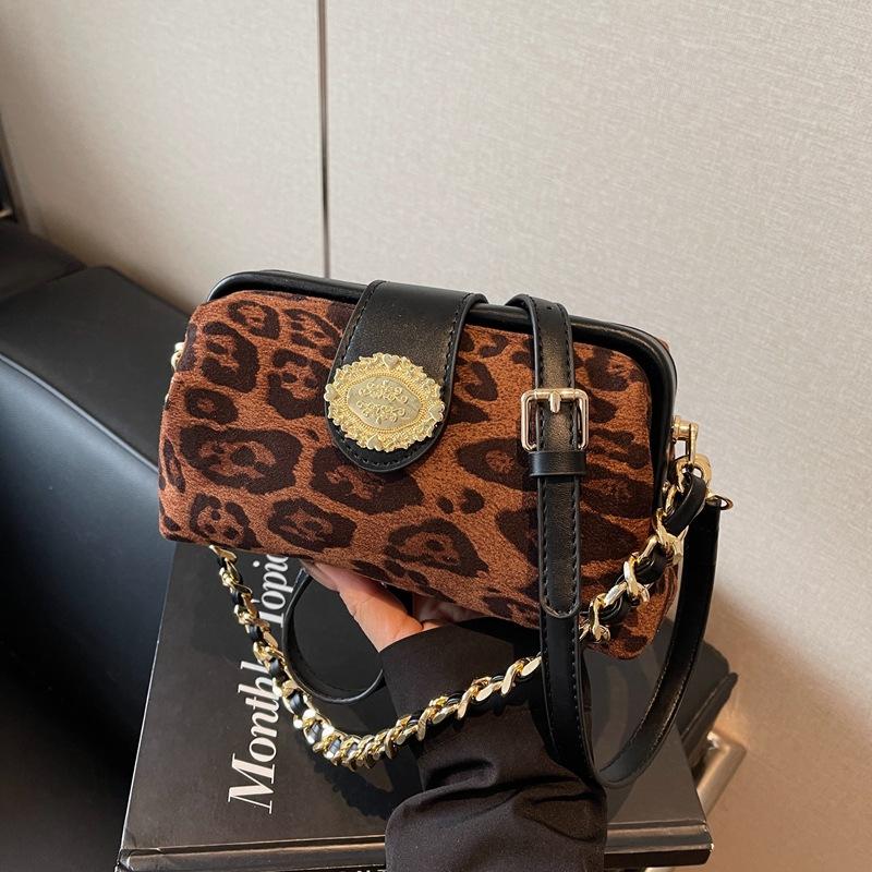 Premium bag women's autumn and winter new retro leopard print messenger bag versatile chain clip small square bag