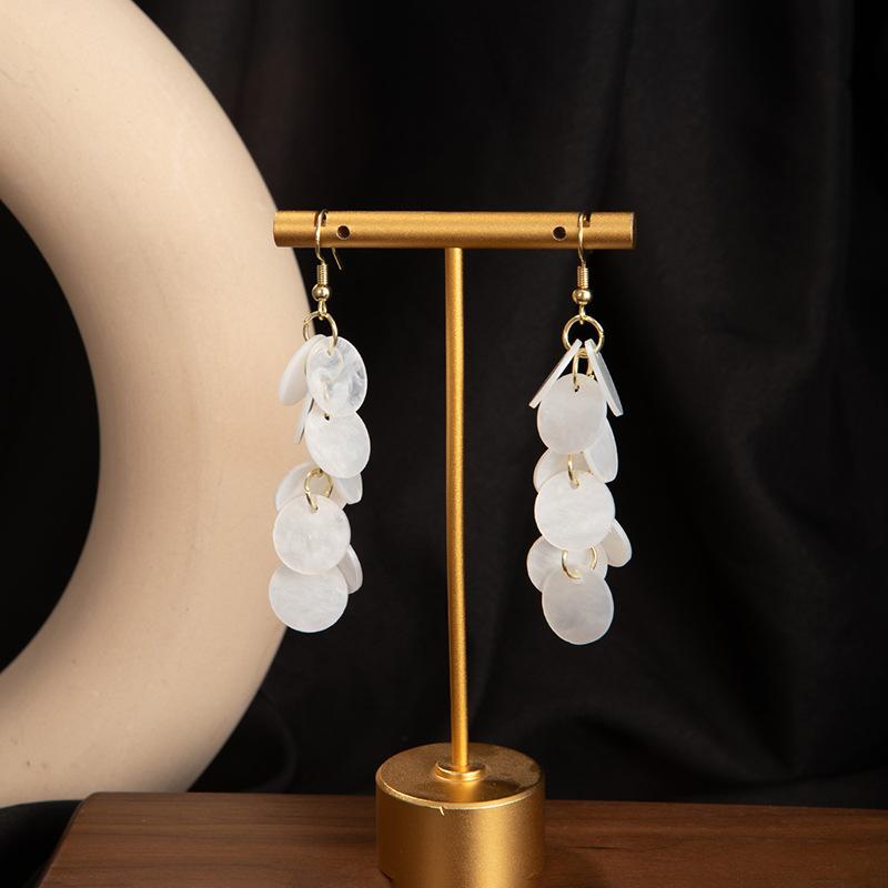 

Flower Temperament Fringed Earrings Round Shell Fringed Leisure Vacation Style Earrings Atmospheric Light Luxury High-End Earrings