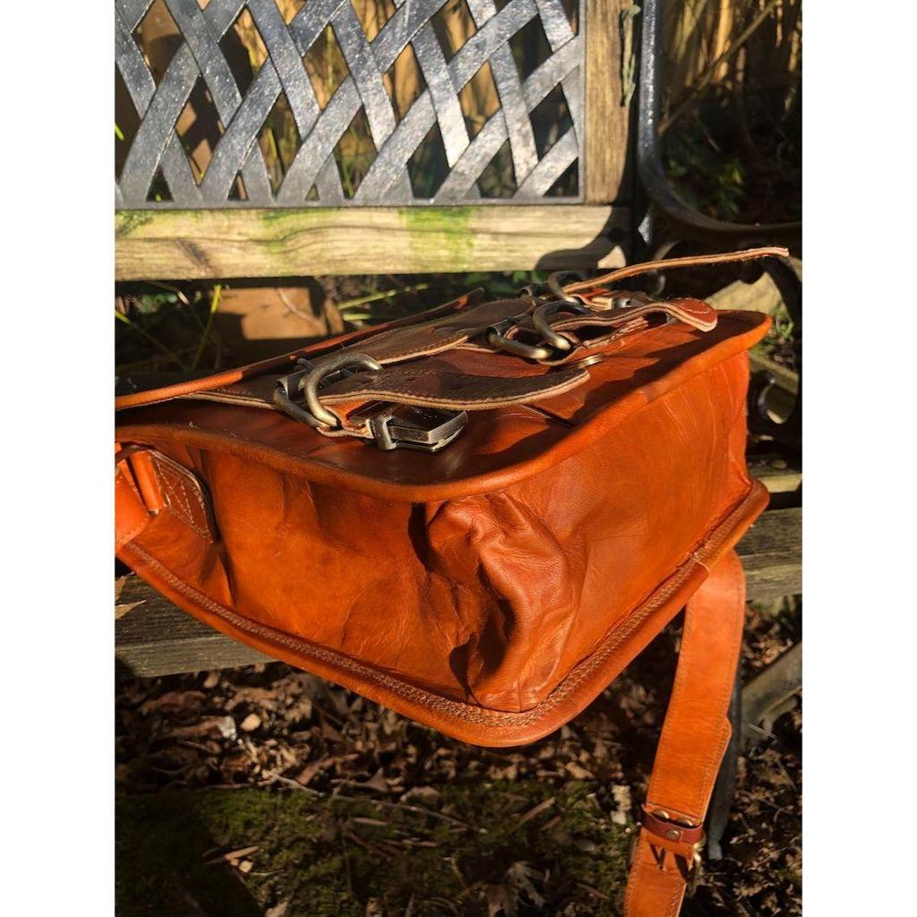 Messenger aus Leder im Vintage-Look, Satchel im Steampunk-Stil, stilvolle braune Ledertasche für ihn, Umhängetasche aus Leder für das iPad, Leder-Manbag