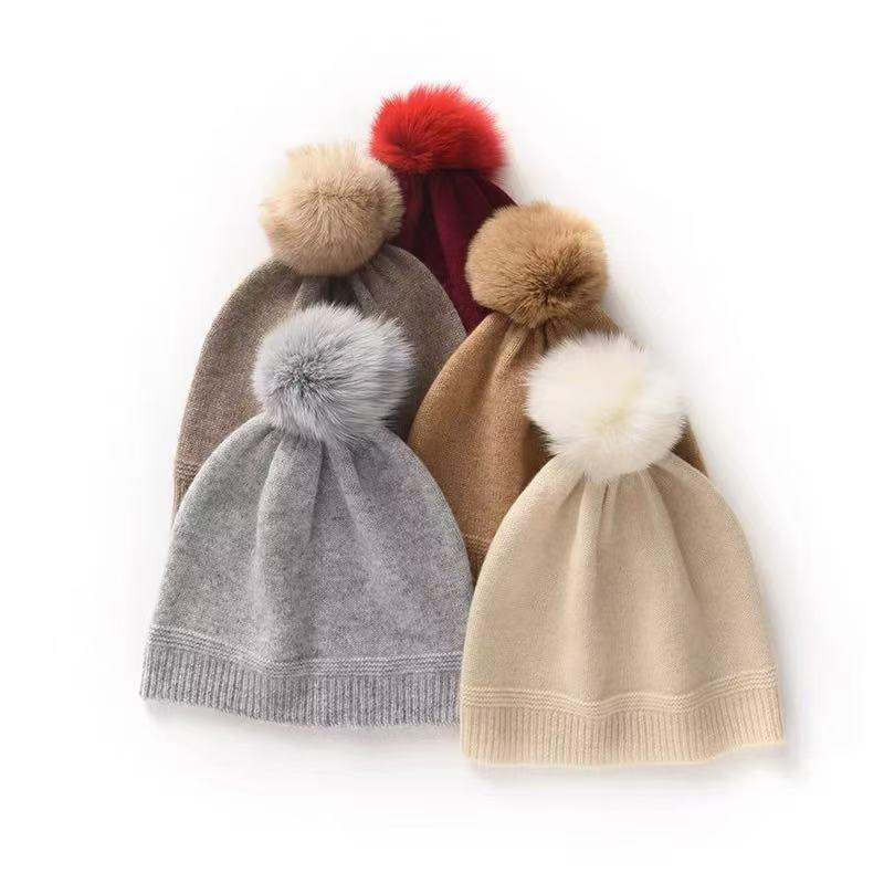 Women's Winter Cashmere Hat with Fox Fur Pom-Pom, Knitted Wool Ear Protection, Slimming and Warm Postpartum Design