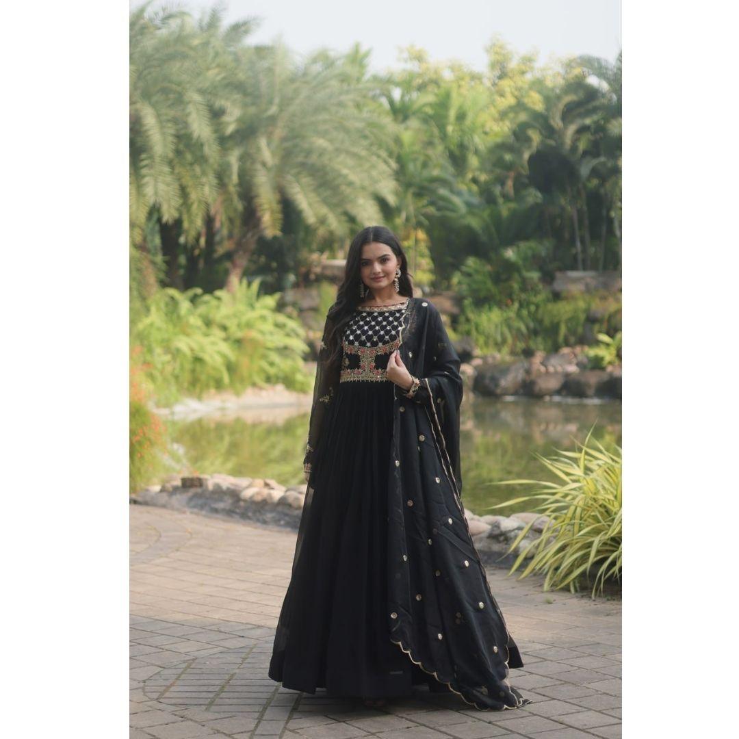 

Разработано платье высочайшего качества с тесно связанными дупаттами.