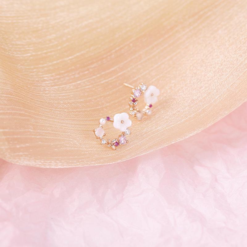 

Серьги Banyan Tree S925 Silver в форме бабочек и цветов с инкрустированными розовым золотом цирконами и белыми ракушками ES1448