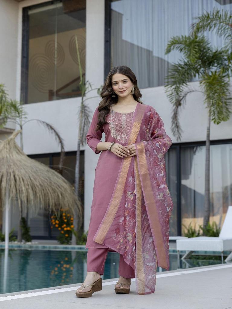 Women Embroidered Kurta Set with Floral Dupatta – Elegant Ethnic Festive Wear