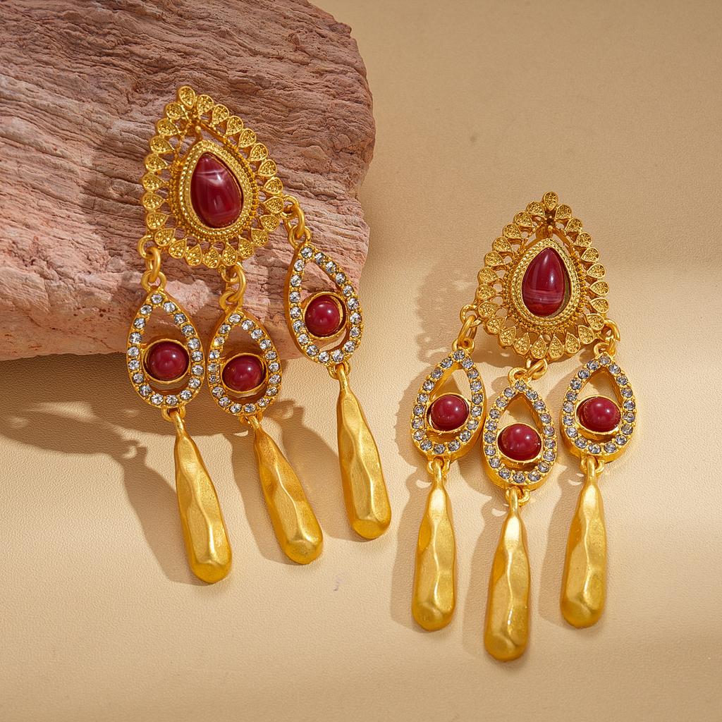 European and American Court Style Resin Diamond-encrusted Hollow Water Drop Fringed Silver Needle Earrings Retro Niche Light Luxury Earrings