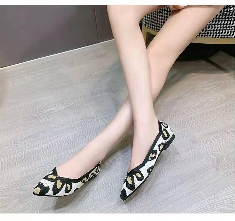 Classic Queen Women's Pointed Toe Fly-Knit Flats, Multicolor, Plus Size 41-43