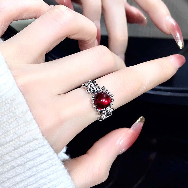 Punk Gothic Red Crystal Heart Rings for Women Vintage Metal Liquid Irregular Thorns Geometric Ring Aesthetic Y2K Jewelry Gift