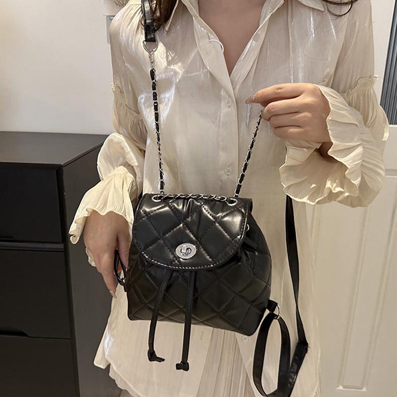 2025  Summer High Value Niche Design Diamond Backpack Women  Chain Bag Small Ladies Backpack