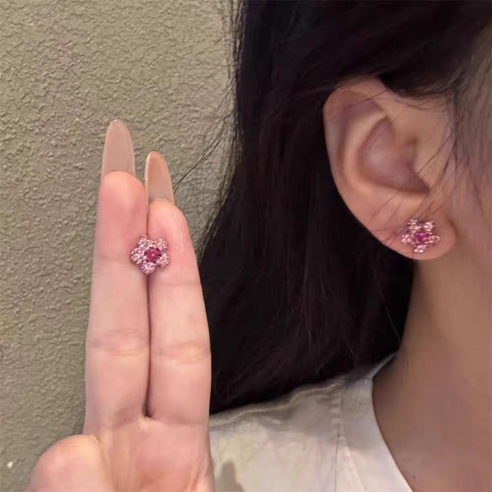 Flash Full of Diamonds, Pink Mini Flower Stud Earrings, Cold Feeling, Sweet and Exquisite, High Value, Fashion Temperament, Versatile Earrings.