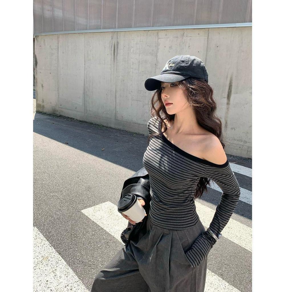 Trendy Striped One-Shoulder Long Sleeve Cropped Top