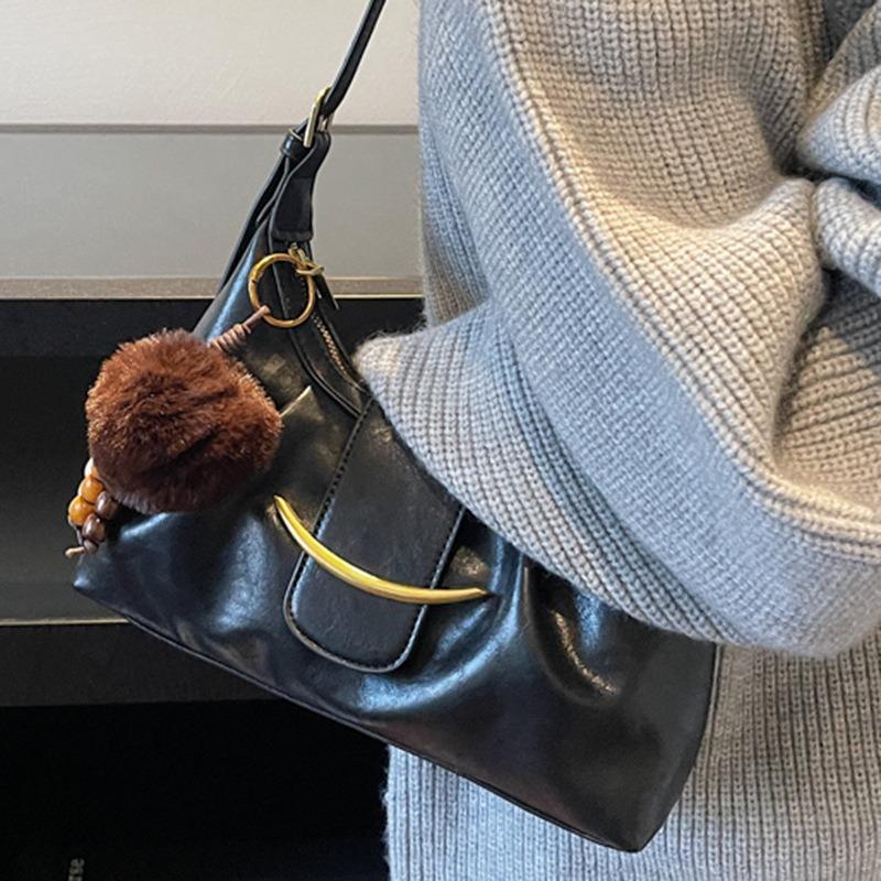 Large Capacity Bag Women's Winter New Casual One-shoulder Armpit Bag Pleated Commuter Dumpling Bag