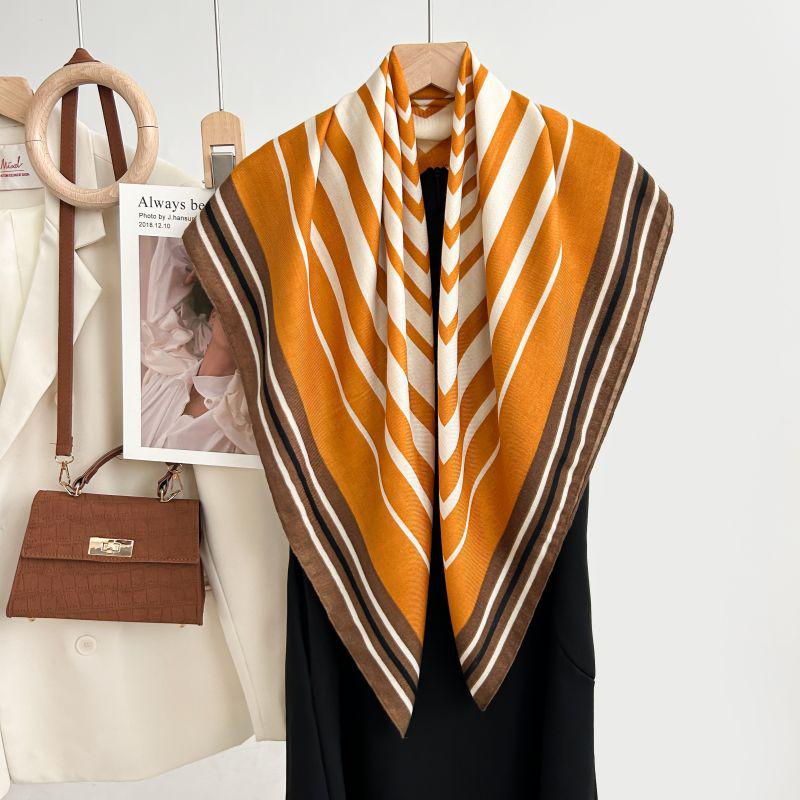 Quadratischer Schal im koreanischen Stil mit weißem Blumendruck - Weich, elegant, hautfreundlich, warmer Fischgrät-Schal für Herbst und Winter