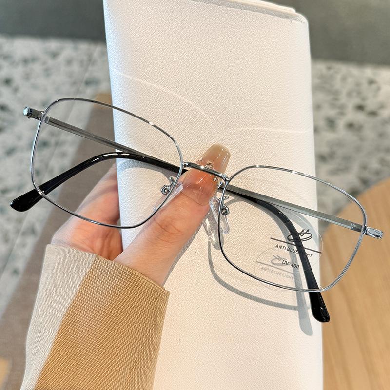 New Gold Wire Square-framed Glasses Can Be Matched With Myopia Trends And Versatility Without Picking On The Face