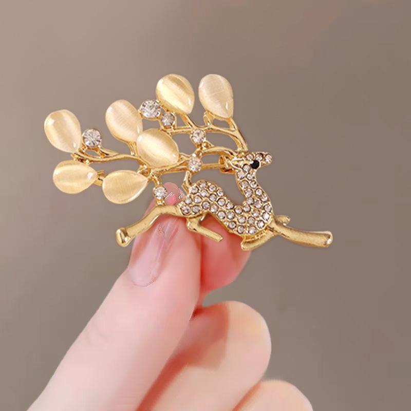 Wave Sunflower Diamond Brooch: Cute, High-End, Versatile Decorative Jewelry Pin