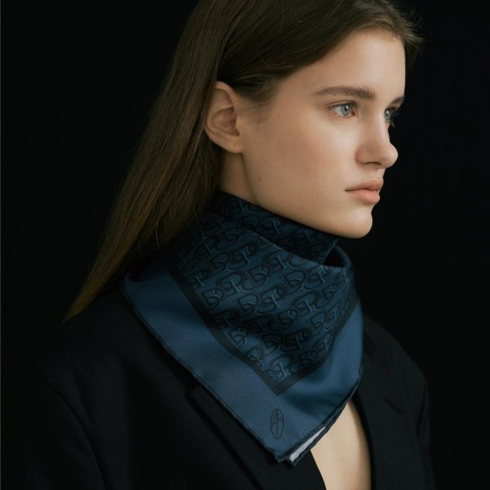 Avvina Pelle Chain Square Silk Scarf 50   Midnight Blue Single option