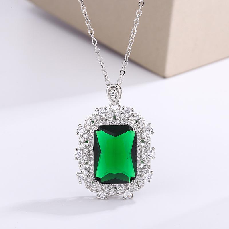 New Arrival Decoration For Women Retro Luxurious Fashionable Emerald Green Zircon Stone Pendant NecklaceRetro Pendant
